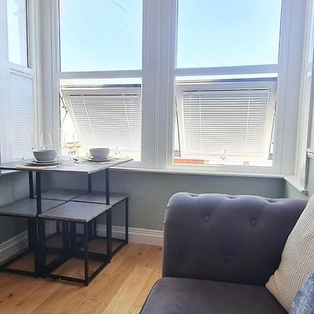 Westcliff-On-Sea Modern 2 Bedroom Apartment - Free Parking Саутенд-он-Си Экстерьер фото