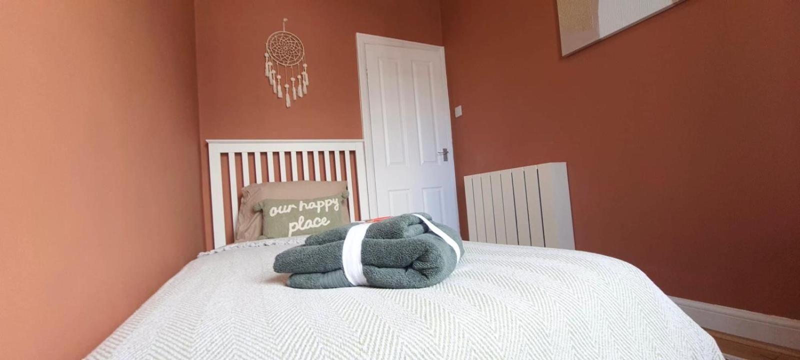 Westcliff-On-Sea Modern 2 Bedroom Apartment - Free Parking Саутенд-он-Си Экстерьер фото