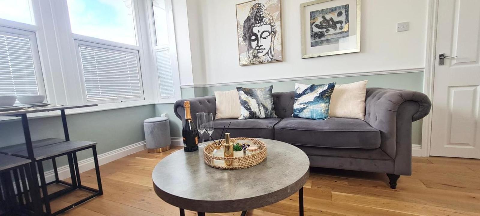 Westcliff-On-Sea Modern 2 Bedroom Apartment - Free Parking Саутенд-он-Си Экстерьер фото