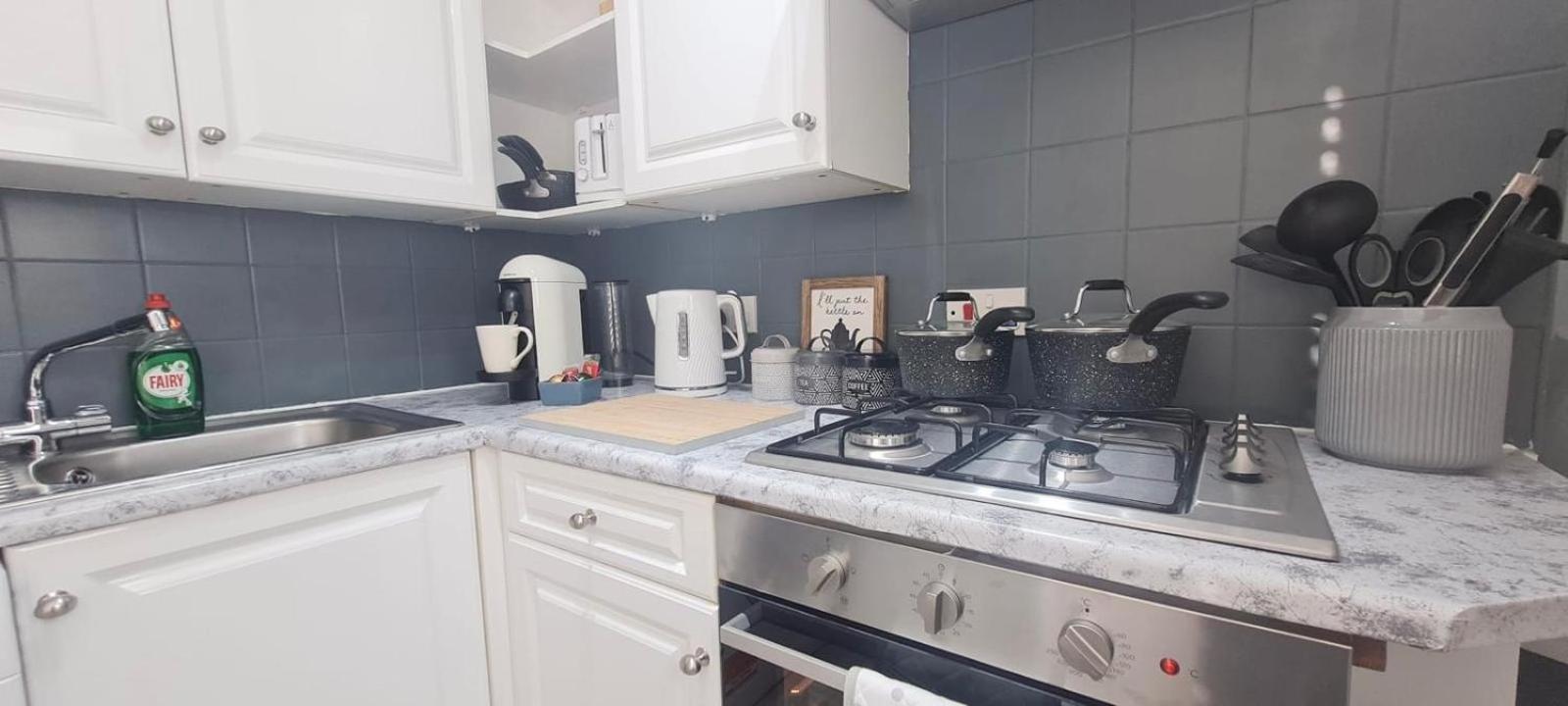 Westcliff-On-Sea Modern 2 Bedroom Apartment - Free Parking Саутенд-он-Си Экстерьер фото