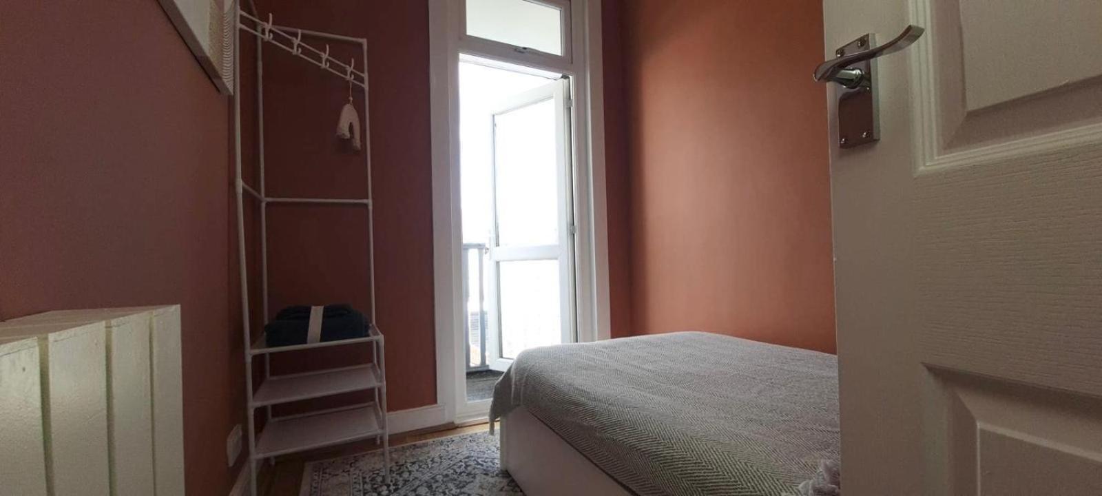 Westcliff-On-Sea Modern 2 Bedroom Apartment - Free Parking Саутенд-он-Си Экстерьер фото