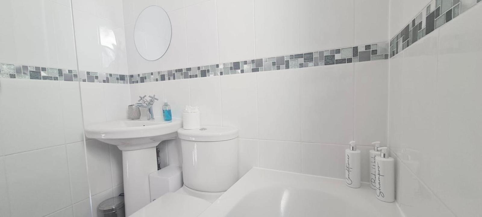 Westcliff-On-Sea Modern 2 Bedroom Apartment - Free Parking Саутенд-он-Си Экстерьер фото