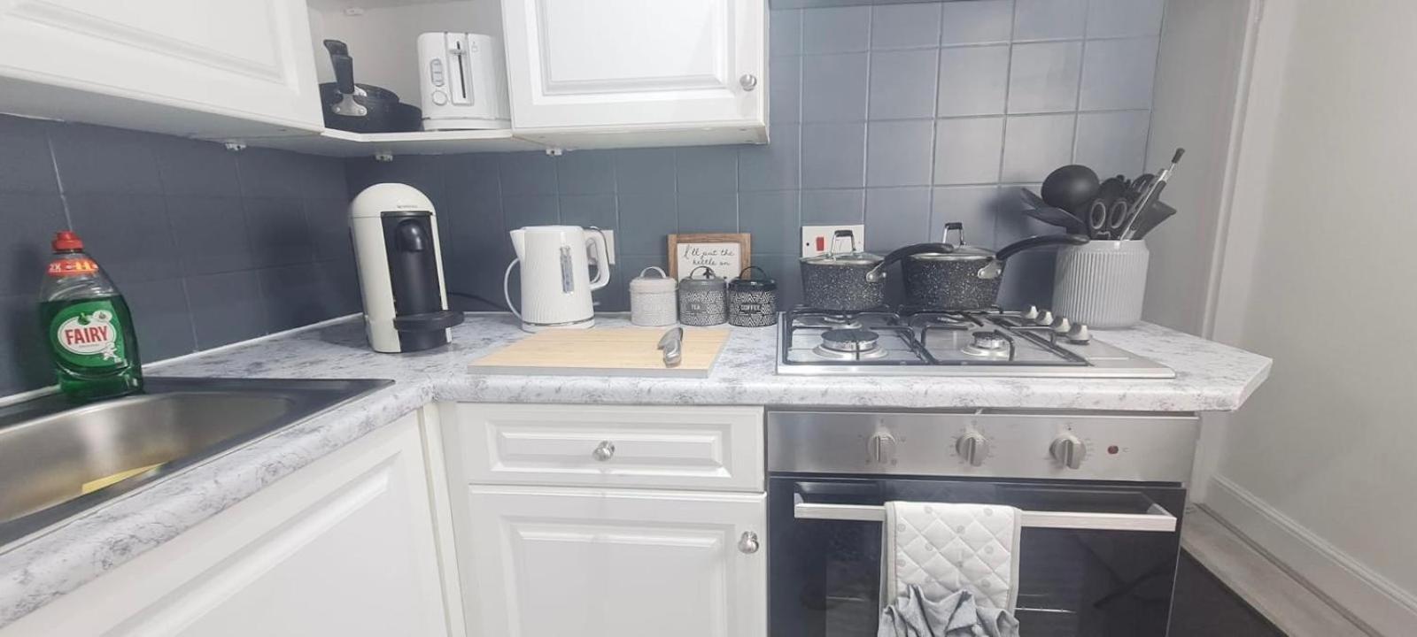 Westcliff-On-Sea Modern 2 Bedroom Apartment - Free Parking Саутенд-он-Си Экстерьер фото