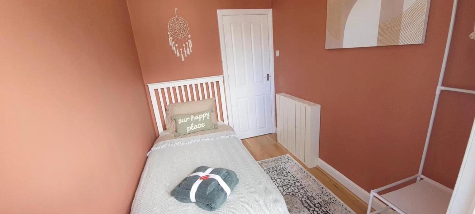 Westcliff-On-Sea Modern 2 Bedroom Apartment - Free Parking Саутенд-он-Си Экстерьер фото