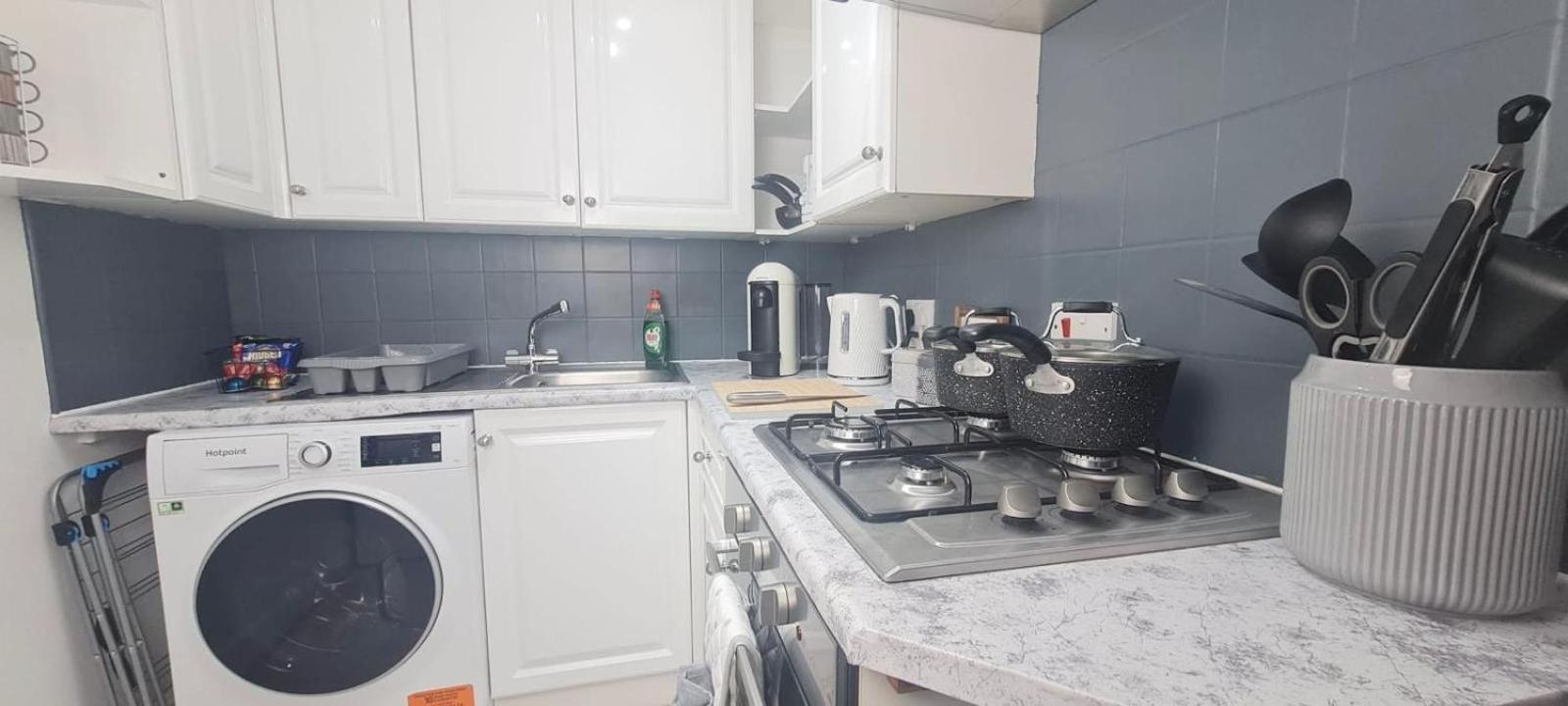 Westcliff-On-Sea Modern 2 Bedroom Apartment - Free Parking Саутенд-он-Си Экстерьер фото