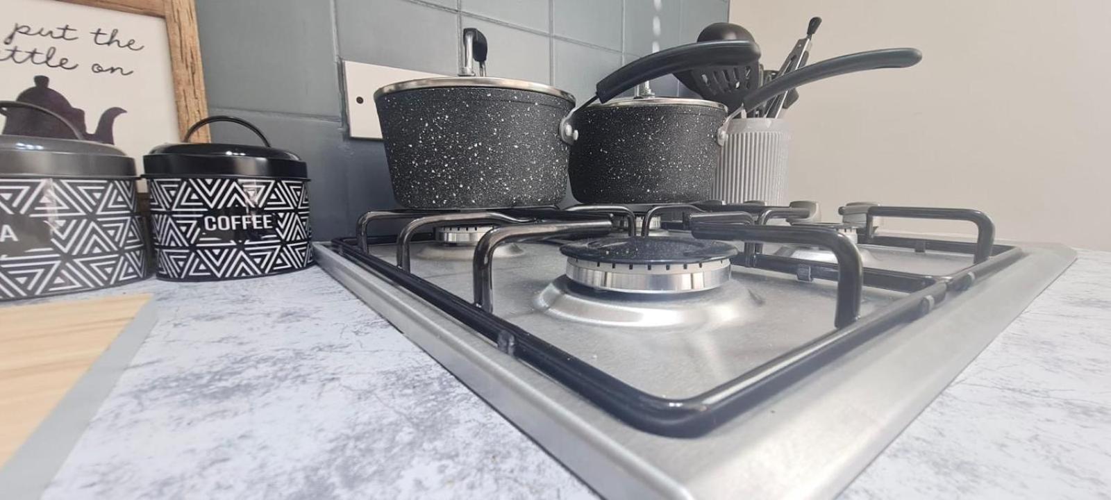 Westcliff-On-Sea Modern 2 Bedroom Apartment - Free Parking Саутенд-он-Си Экстерьер фото