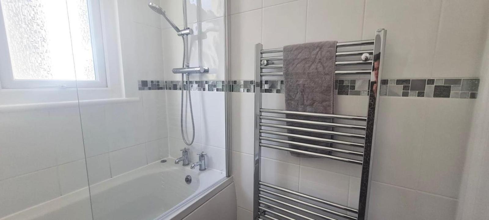 Westcliff-On-Sea Modern 2 Bedroom Apartment - Free Parking Саутенд-он-Си Экстерьер фото