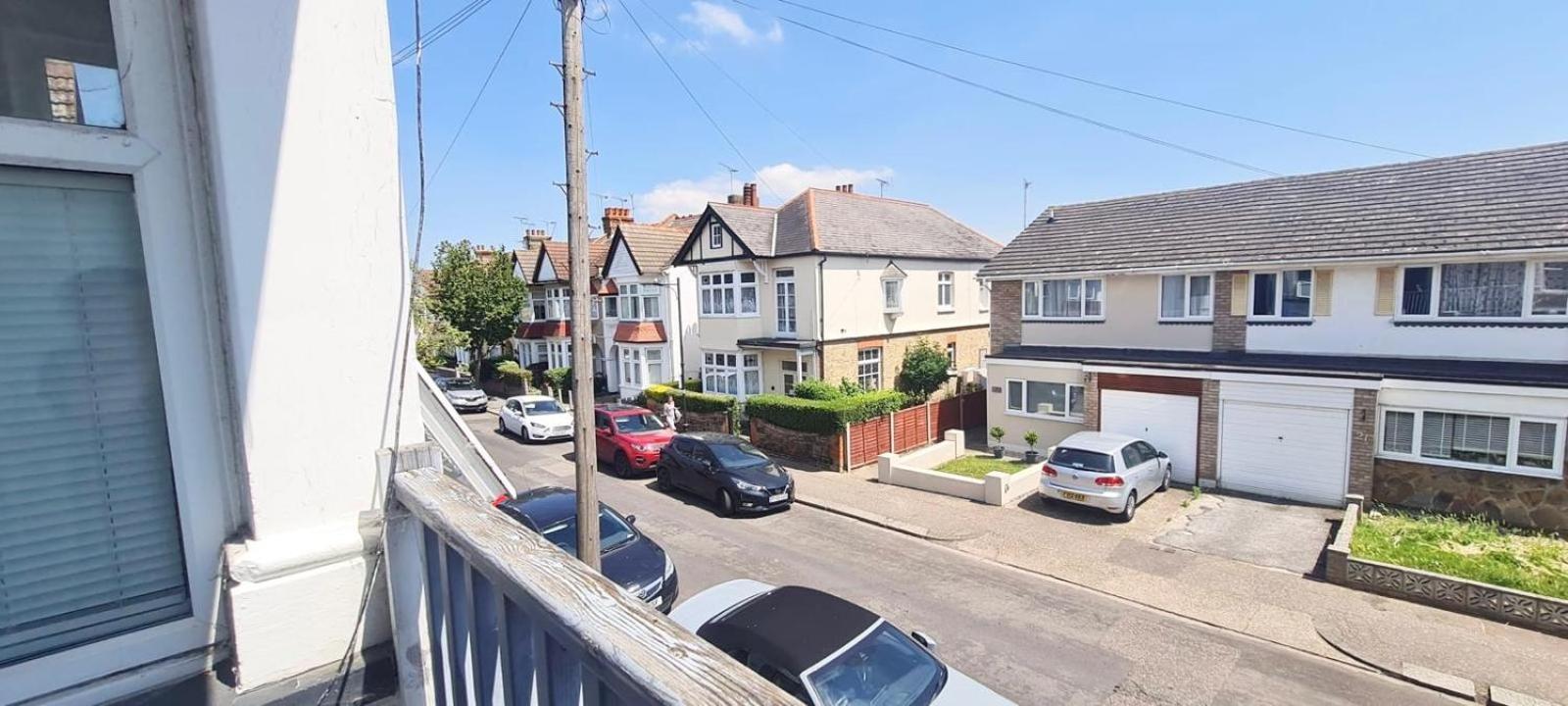 Westcliff-On-Sea Modern 2 Bedroom Apartment - Free Parking Саутенд-он-Си Экстерьер фото